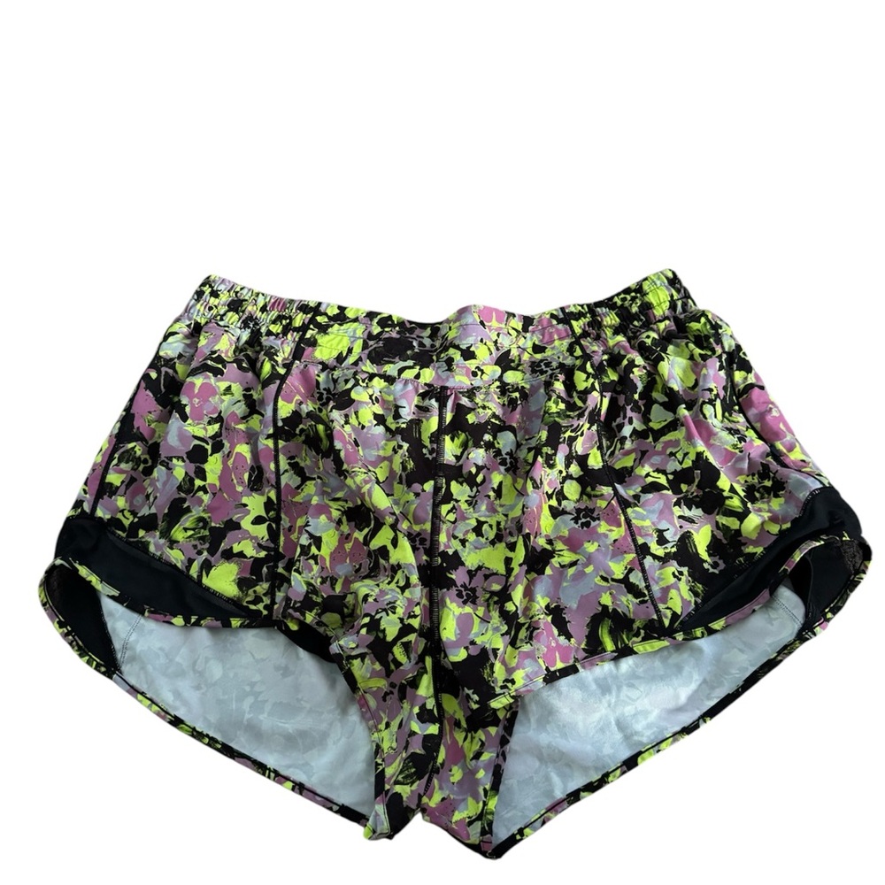 Lululemon hotty hot high rise 2.5” shorts